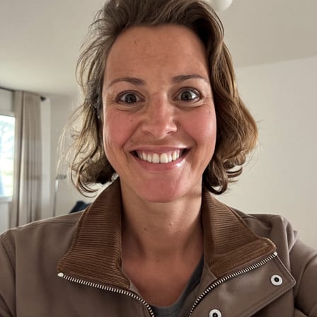 Portrait d'une habitante de la Vieille Ville ayant comparé ses devis de diagnostic à Boulogne-sur-Mer